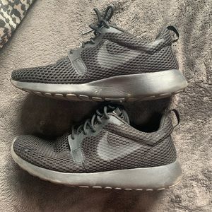 Black Nike one hyp